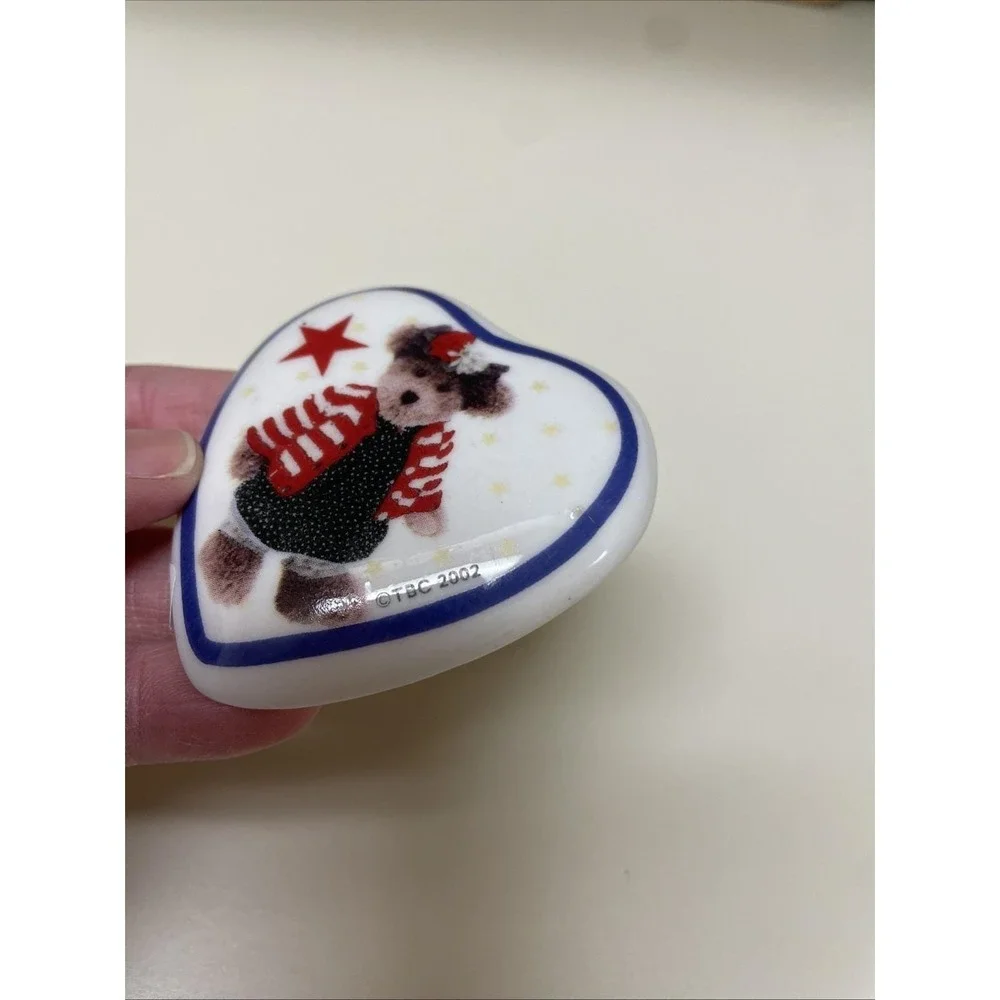 VINTAGE TBC 2002 Patriotic Girl Bear Heart Shaped Fridge Magnet Rare Boyds Bears